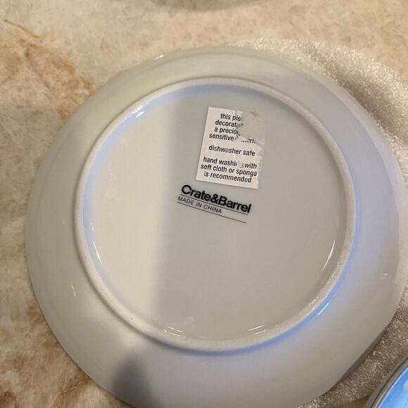 Crate & Barrel Plates polar bear set of 4 like New with box Christmas winter - Picture 5 of 8